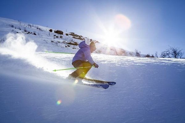 Comment se perfectionner et s'initier aux sports de glisse?